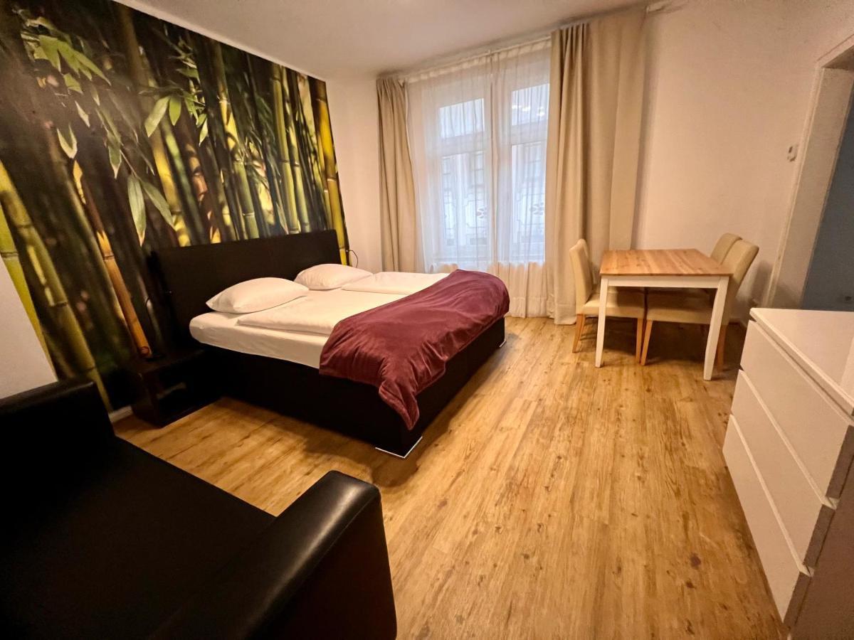 Altstadthotel Hayk Am Rhein Colonia Exterior foto