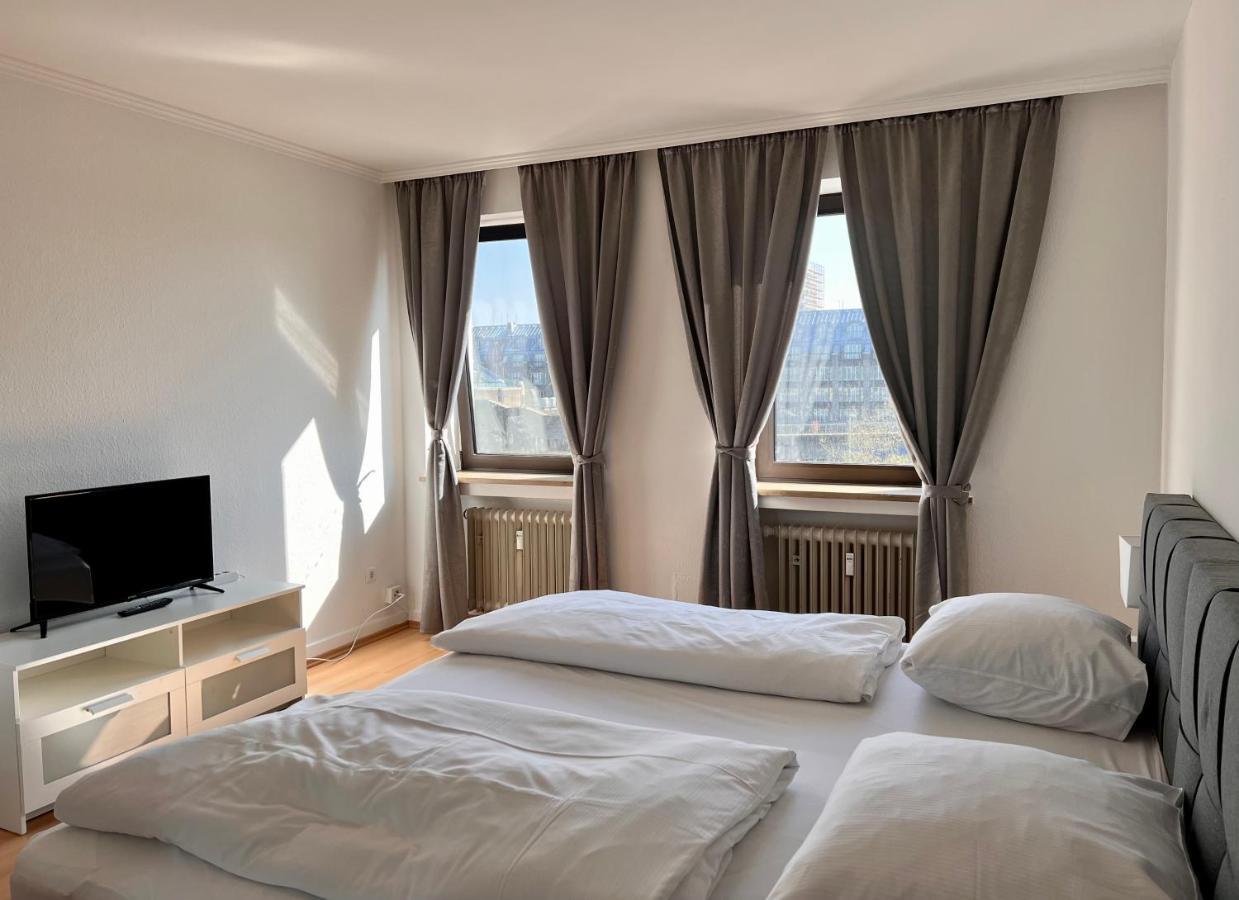 Altstadthotel Hayk Am Rhein Colonia Exterior foto