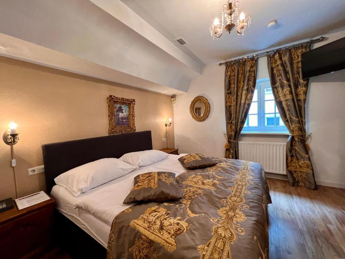 Altstadthotel Hayk Am Rhein Colonia Exterior foto