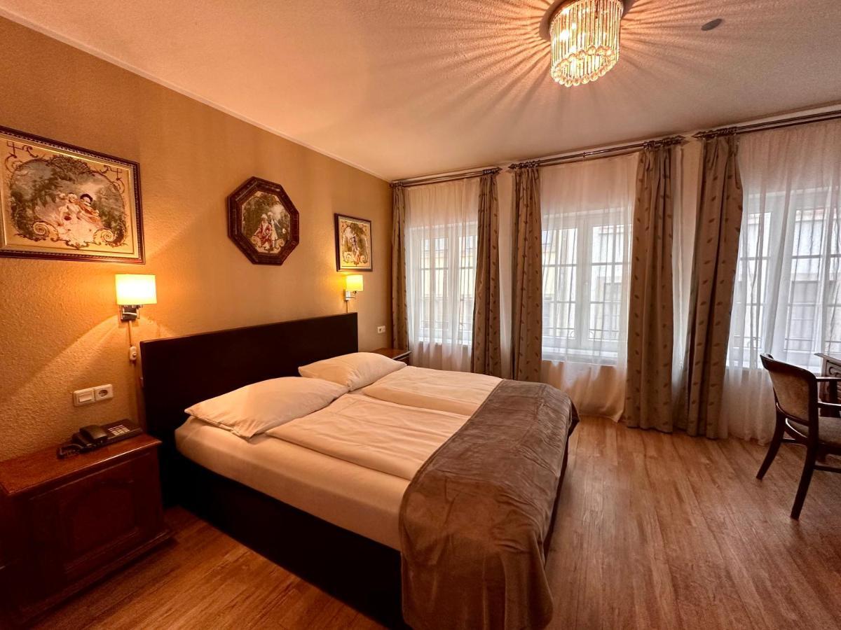 Altstadthotel Hayk Am Rhein Colonia Exterior foto