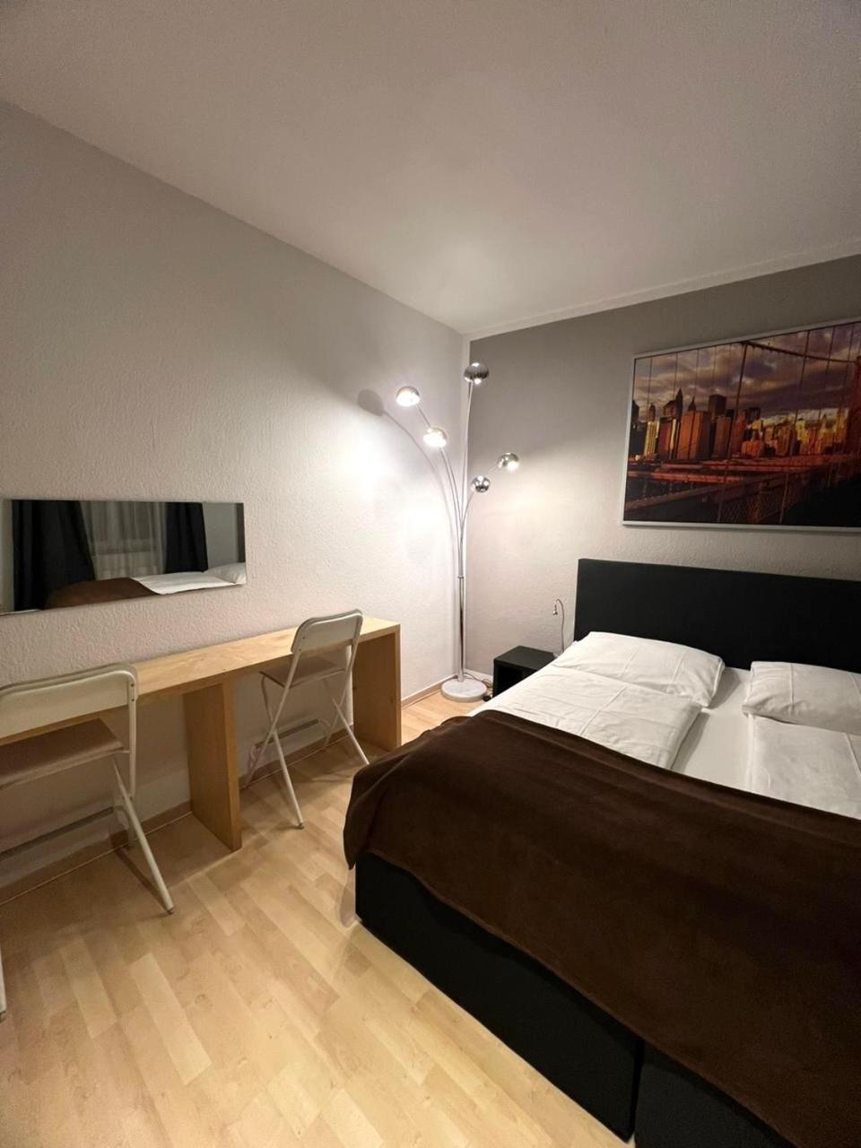 Altstadthotel Hayk Am Rhein Colonia Exterior foto