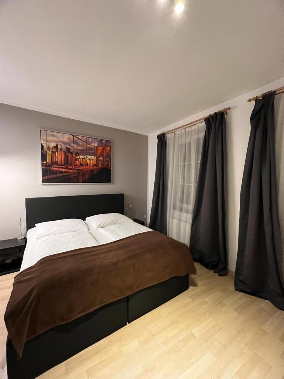 Altstadthotel Hayk Am Rhein Colonia Exterior foto