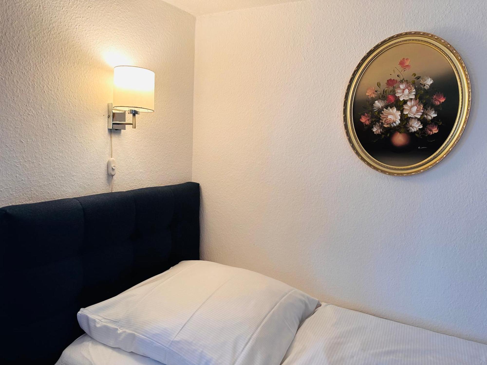 Altstadthotel Hayk Am Rhein Colonia Exterior foto