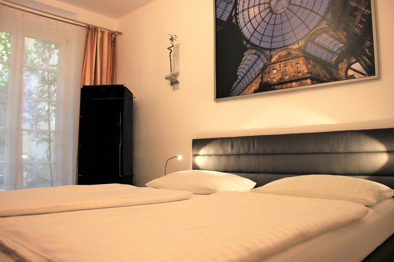 Altstadthotel Hayk Am Rhein Colonia Exterior foto