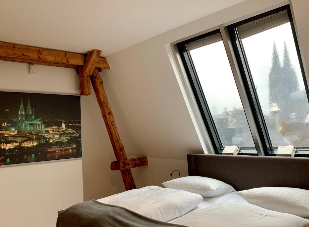 Altstadthotel Hayk Am Rhein Colonia Exterior foto