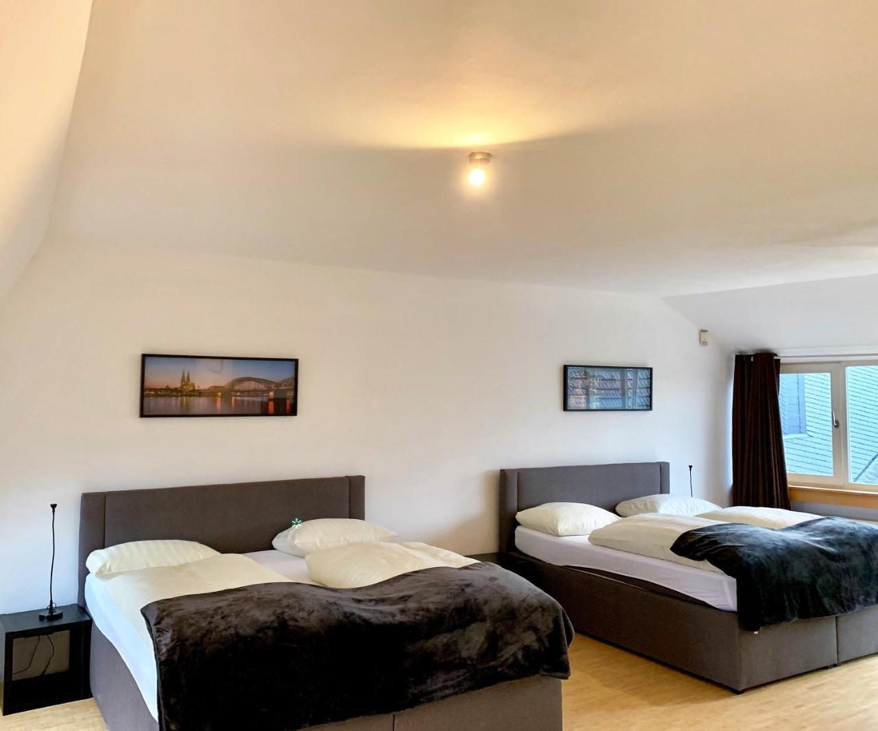 Altstadthotel Hayk Am Rhein Colonia Exterior foto