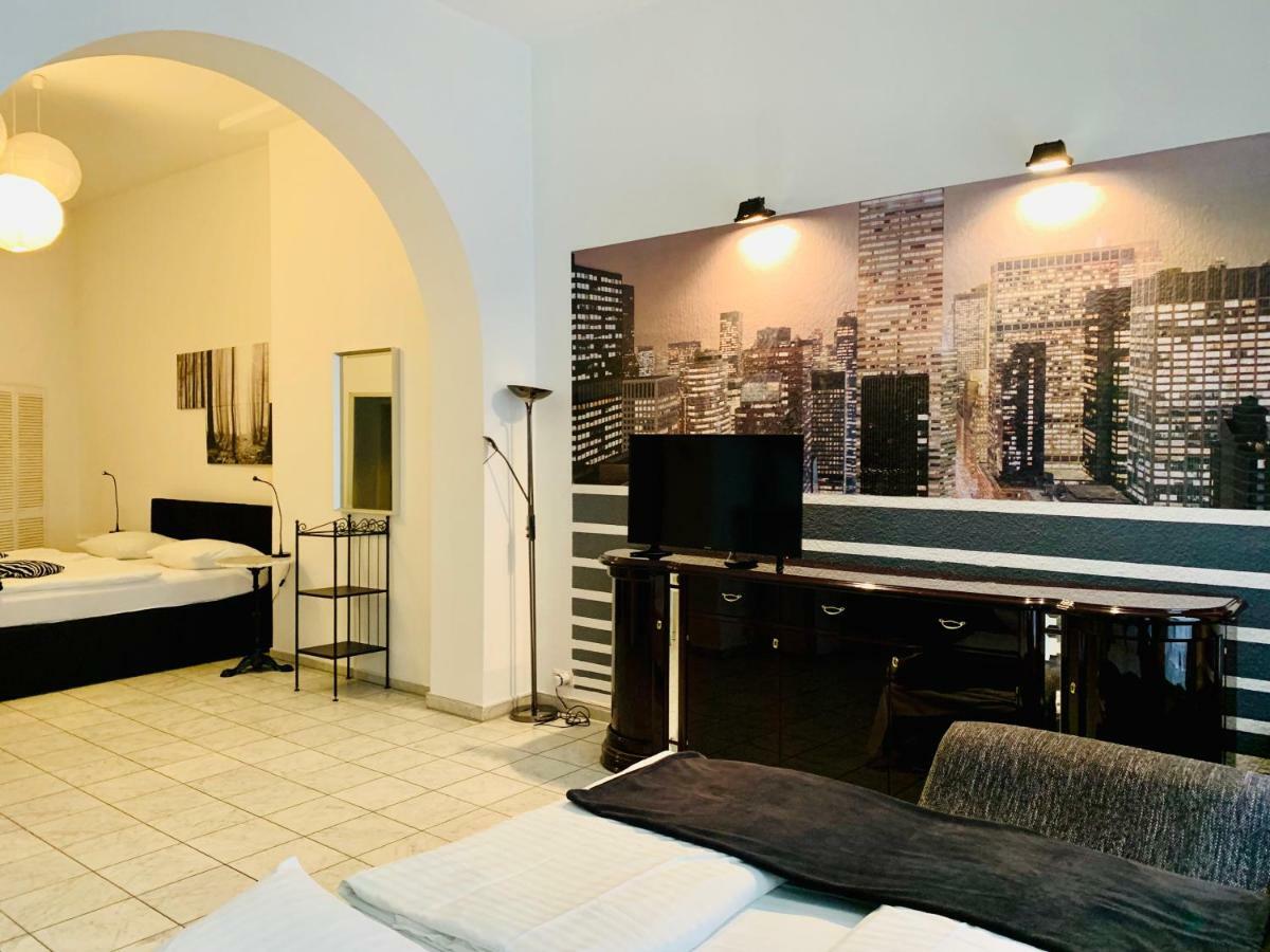 Altstadthotel Hayk Am Rhein Colonia Exterior foto